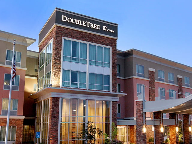 www.kajhospitality.comhubfsWeb ImagesKAJ_2020propertiesDoubleTree West FargoBISWF Exterior Dusk-reduced-2